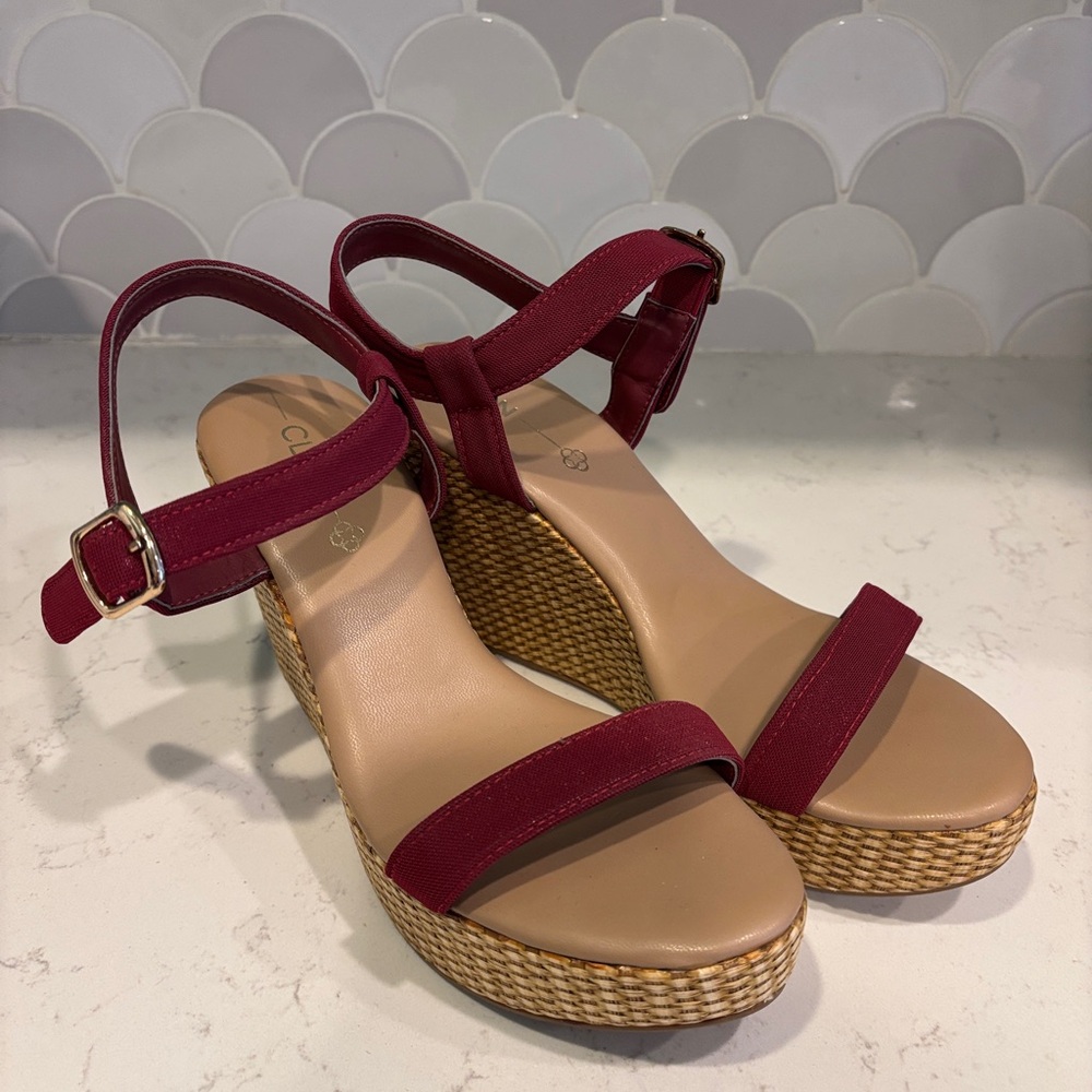 Chic Burgundy Wedge Sandals